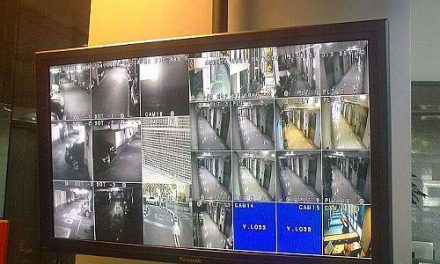 Mujer robó prendas de vestir de un conocido comercio céntrico y fue atrapada por la policia gracias a las imágenes de las cámaras de seguridad 