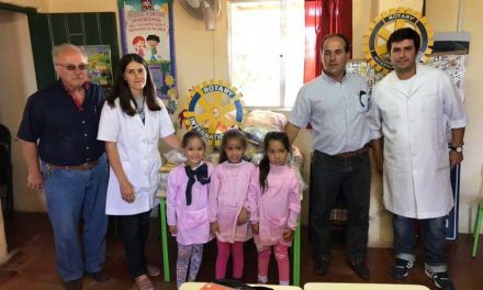 Rotary entregó 15 canastas de alimentos a la Escuela 46