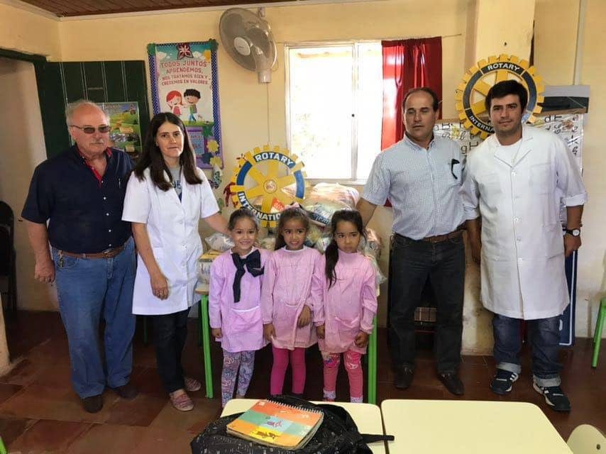 Rotary entregó 15 canastas de alimentos a la Escuela 46