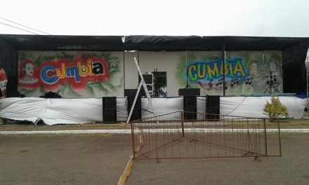 El escenario del festival de cumbia homenajeá a Mónica Gabriela,Washington “Pochito“ Ponte y Carlos “Pata“ Cardozo