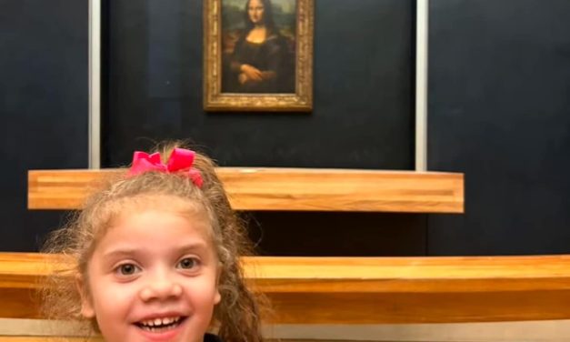 NIÑA BRASILEÑA DE PADRES QUARAIENSES Y NACIDA EN SANTA MARÍA EXPUSO SUS OBRAS DE ARTE EN EL MUSEO DE LOUVRE EN PARÍS.