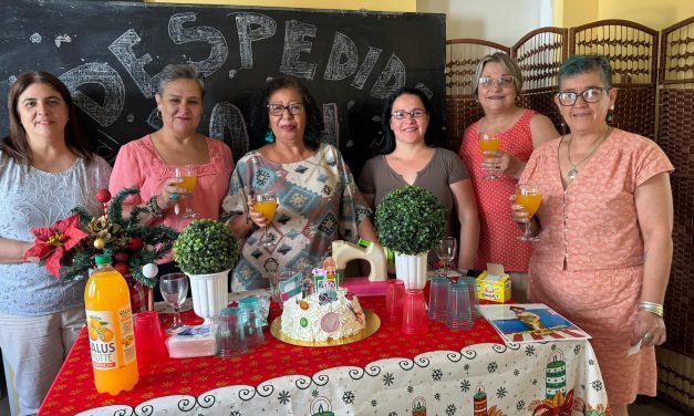 ALUMNAS Y PROFESORA DE CORTE Y CONFECCIÓN CERRARON EL AÑO EN CASA DE LA CULTURA.