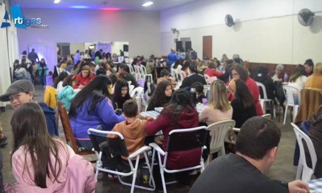 ESCUELA DE ACROBACIA AÉREA “LAS FLORES” REALIZÓ BINGO PARA VIAJAR A COMPETENCIA EN LA ACADEMIA DE FLAVIO MENDOZA