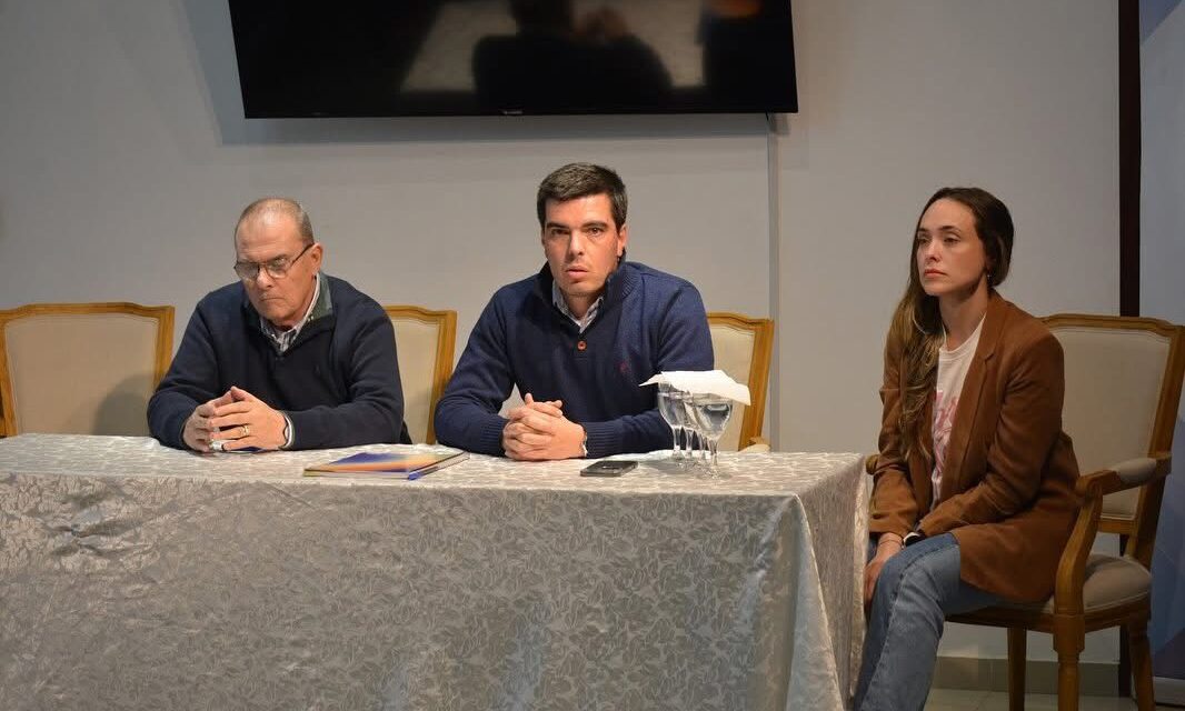 REUNIÓN CONJUNTA DE TODAS LAS ESCUELAS DE SAMBA CON EL INTENDENTE DE CARA AL CARNAVAL 2026