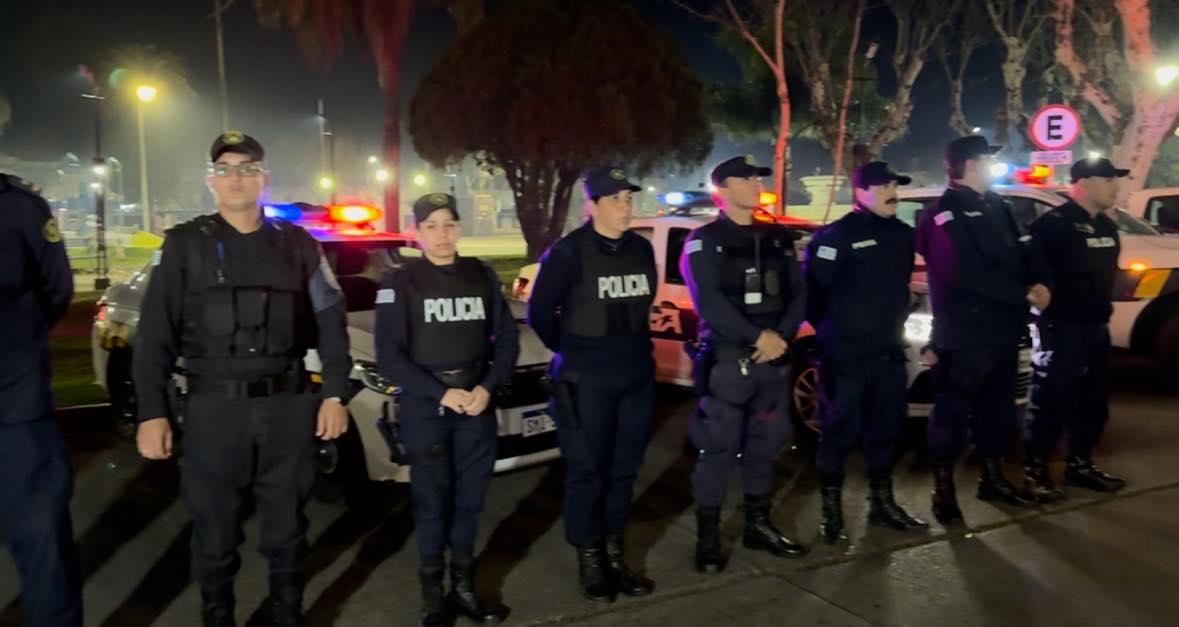 OPERATIVO “NOCHE DE LA NOSTALGIA” EN ARTIGAS 𝗟𝗮 𝗣𝗼𝗹𝗶𝗰𝗶́𝗮 𝗿𝗲𝗽𝗼𝗿𝘁𝗼́ 𝟭𝟮 𝗲𝘀𝗽𝗶𝗿𝗼𝗺𝗲𝘁𝗿𝗶́𝗮𝘀 𝗽𝗼𝘀𝗶𝘁𝗶𝘃𝗮𝘀 𝘆 𝘂𝗻 𝗱𝗲𝘁𝗲𝗻𝗶𝗱𝗼