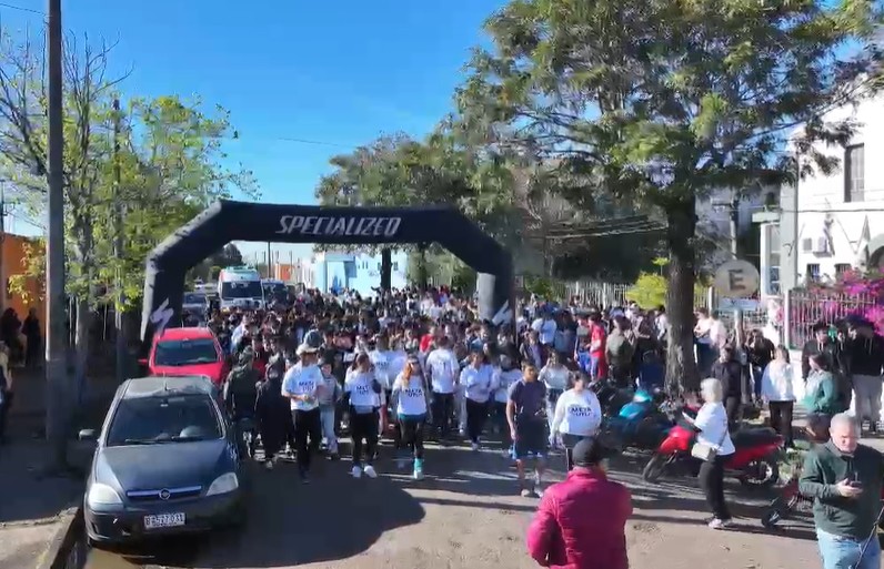 ALUMNOS Y DOCENTES DE UTU REALIZARON CAMINATA 4K “META UTU” EN ARTIGAS