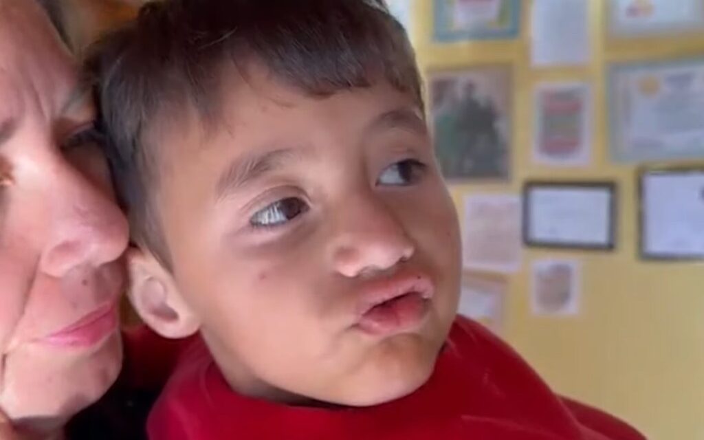 CAMPAÑA SOLIDARIA POR ARTHUR, EL PEQUEÑO DE 4 AÑOS QUE SUFRE SORDERA Y NECESITA REPARAR SU IMPLANTE COCLEAR PARA MEJORAR SU CALIDAD DE VIDA “ESTE NIÑO ES UNA LUZ, EXPRESA SIMPLEMENTE AMOR”