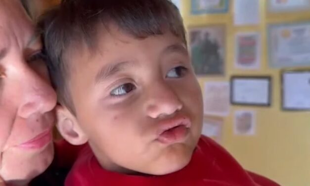 CAMPAÑA SOLIDARIA POR ARTHUR, EL PEQUEÑO DE 4 AÑOS QUE SUFRE SORDERA Y NECESITA REPARAR SU IMPLANTE COCLEAR PARA MEJORAR SU CALIDAD DE VIDA “ESTE NIÑO ES UNA LUZ, EXPRESA SIMPLEMENTE AMOR”