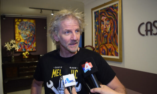 FACUNDO ARANA LLEGÓ A ARTIGAS CON SU UNIPERSONAL “EN EL AIRE” Y CONVERSÓ CON ARTIGAS NOTICIAS