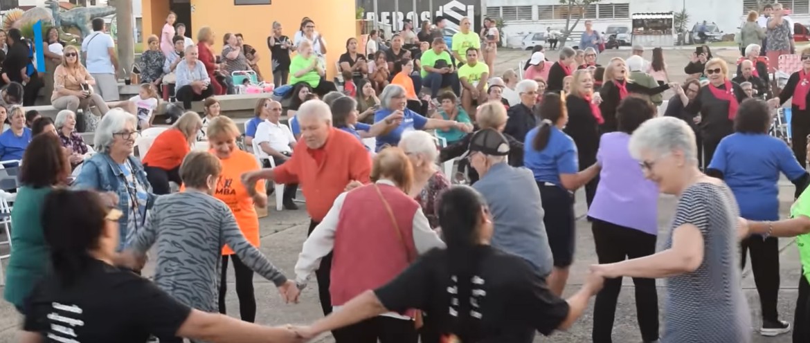 ADULTOS MAYORES CELEBRARON EN EL PARQUE DE LOS NIÑOS