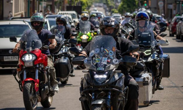 UNA TREINTENA DE MOTOQUEROS RECORREN EL URUGUAY Y LLEGARON A ARTIGAS