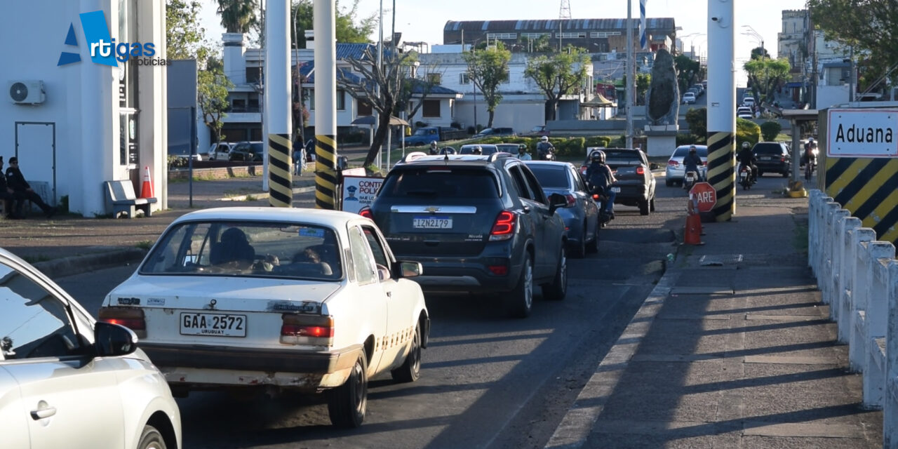 ADUANAS EXPLICÓ EN ARTIGAS EL NUEVO RÉGIMEN DE IMPORTACIÓN PARA COMERCIOS FRONTERIZOS SE RECONOCE QUE LA FRONTERA ES “PERMEABLE”, PERO NO HABRÁ NUEVOS CONTROLES