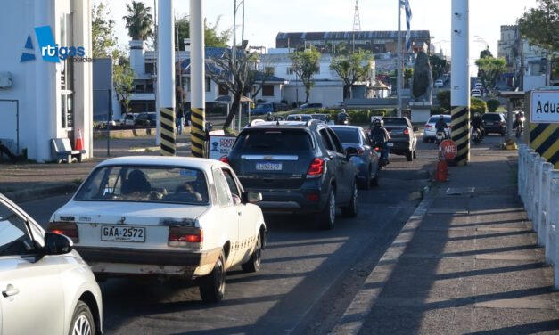 ADUANAS EXPLICÓ EN ARTIGAS EL NUEVO RÉGIMEN DE IMPORTACIÓN PARA COMERCIOS FRONTERIZOS SE RECONOCE QUE LA FRONTERA ES “PERMEABLE”, PERO NO HABRÁ NUEVOS CONTROLES