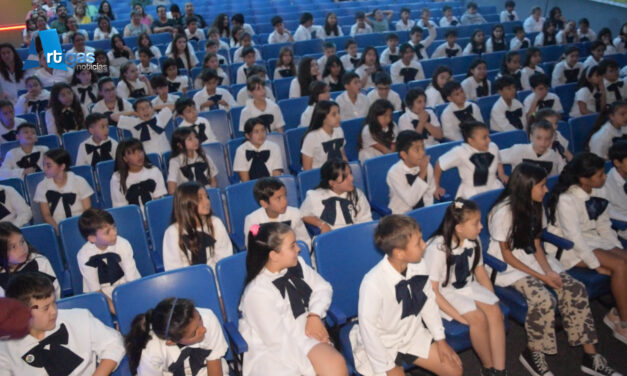 ESCOLARES DE LA ESCUELA 37 IMPULSAN, JUNTO AL DR. EDUARDO GÓMEZ, UNA CAMPAÑA DE CONCIENTIZACIÓN SOBRE EL DENGUE