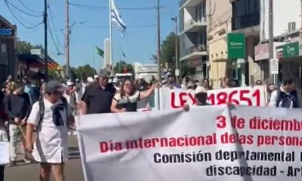 SE REALIZÓ LA MARCHA POR LA DISCAPACIDAD EN ARTIGAS POR LA PRINCIPAL AVENIDA. EN EL DEPARTAMENTO HAY MÁS DE 4500 PERSONAS EN ESTA CONDICIÓN.