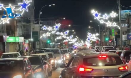 ARTIGAS MÁGICA: SE REALIZÓ EL ENCENDIDO DE LA ILUMINACIÓN NAVIDEÑA EN LA PRINCIPAL AVENIDA