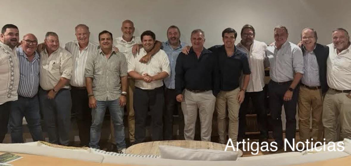 INTENDENTE SORAVILLA PARTICIPÓ DE CUMBRE DE JEFES COMUNALES EN PIRIÁPOLIS