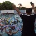 GRAN CONCURRENCIA DE PÚBLICO A LAS CLASES DE RITMO ACUÁTICO EN LA PISCINA MUNICIPAL