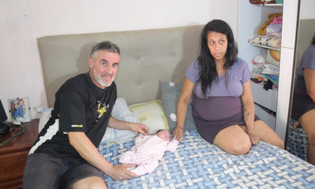 BEBÉ NACIÓ EN LA CUNETA DEL HOSPITAL DE ARTIGAS, CAYÓ AL PISO Y FUE REANIMADA POR UN HOMBRE QUE ESTABA EN LA PUERTA DE EMERGENCIA