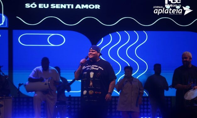 CIENTOS DE ARTIGUENSES DISFRUTARON DEL SHOW DE MENOS E MAIS EN LIVRAMENTO UNA NOCHE A PURO PAGODE EN EL ESTADIO 14 DE JULIO CON GRAN PRESENCIA DE PÚBLICO DE LA FRONTERA