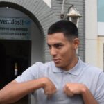 LEONE PINTO, ALUMNO SORDO, SERÁ ABANDERADO DE LA BANDERA DE ARTIGAS EN UTU. 𝙇𝙚𝙤𝙣𝙚 𝙙𝙚𝙨𝙩𝙖𝙘𝙖 𝙡𝙖 𝙞𝙣𝙘𝙡𝙪𝙨𝙞𝙤́𝙣 𝙦𝙪𝙚 𝙡𝙚 𝙥𝙚𝙧𝙢𝙞𝙩𝙞𝙤́ 𝙚𝙨𝙩𝙪𝙙𝙞𝙖𝙧, 𝙨𝙪𝙥𝙚𝙧𝙖𝙧𝙨𝙚 𝙮 𝙖𝙡𝙘𝙖𝙣𝙯𝙖𝙧 𝙚𝙨𝙩𝙚 𝙧𝙚𝙘𝙤𝙣𝙤𝙘𝙞𝙢𝙞𝙚𝙣𝙩𝙤.