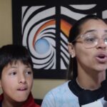 LA MADRE QUE CORRIÓ AL LADO DE SU HIJO Y EMOCIONÓ A TODOS LOS ARTIGUENSES EN LA POSTA ESCOLAR