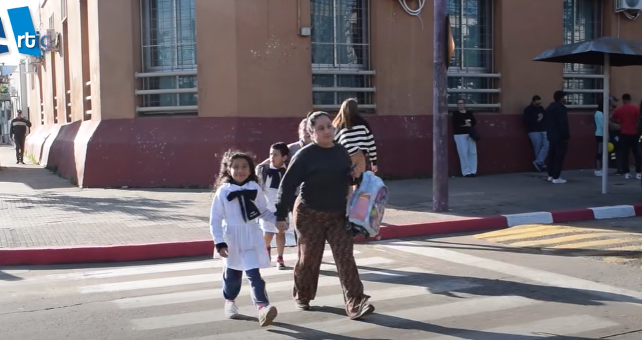 INSPECTORES DE TRÁNSITO REFUERZAN LA EDUCACIÓN VIAL EN CALLES DE ARTIGAS LOS OPERATIVOS SE CONCENTRAN EN EL RESPETO DE LAS CEBRAS Y LAS SEÑALIZACIONES, PRINCIPALMENTE EN ZONAS DE ALTO FLUJO VEHICULAR